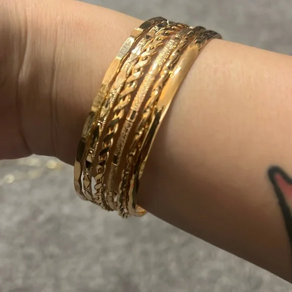 Set of 6 gold bangles costume jewelery - Picture 1 of 2